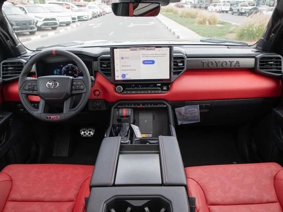 Toyota Tundra TRD Hammer 2027 — салон